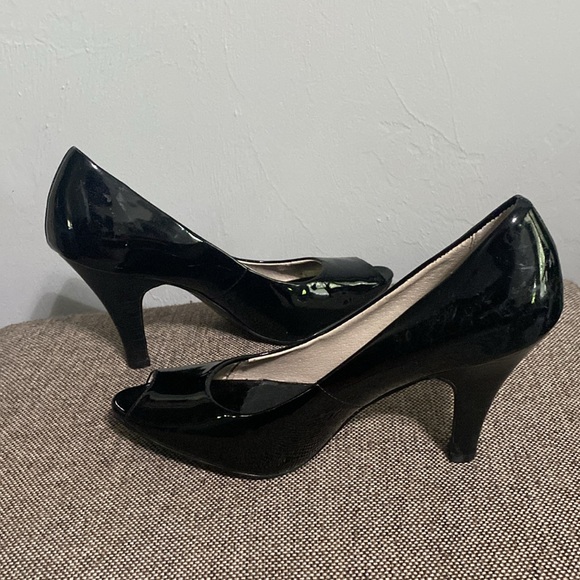Liuid black open toed heels, size 9. - Picture 6 of 15